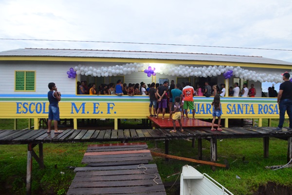 Prefeitura inaugura escola na comunidade do Ariramba.